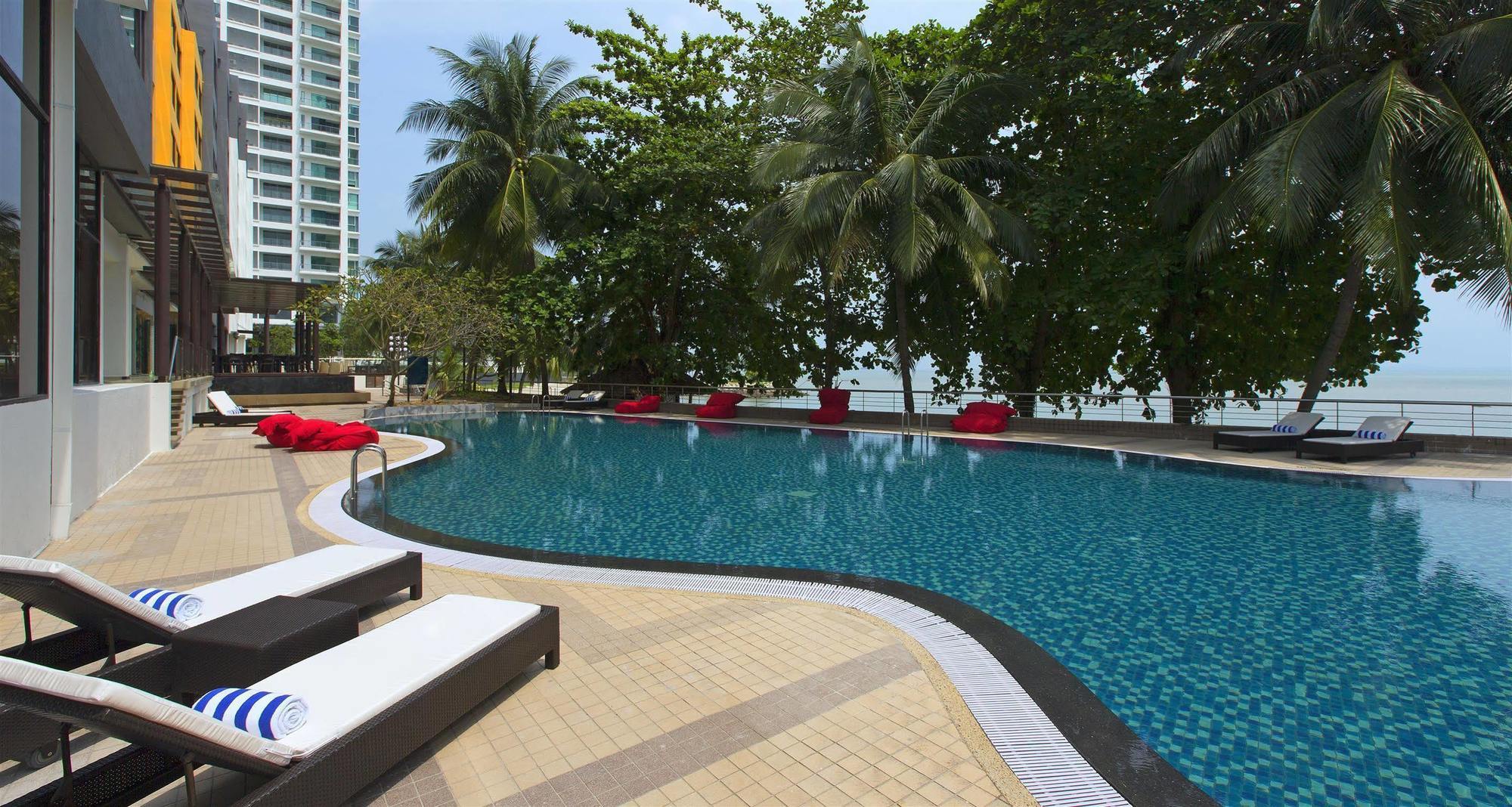 Mercure Penang Beach Tanjung Bungah  Zewnętrze zdjęcie